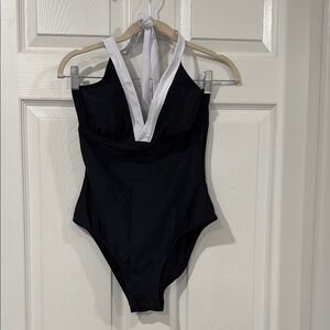 Cupshe Black and White One Piece Swimsuit with Elegant V-Neck